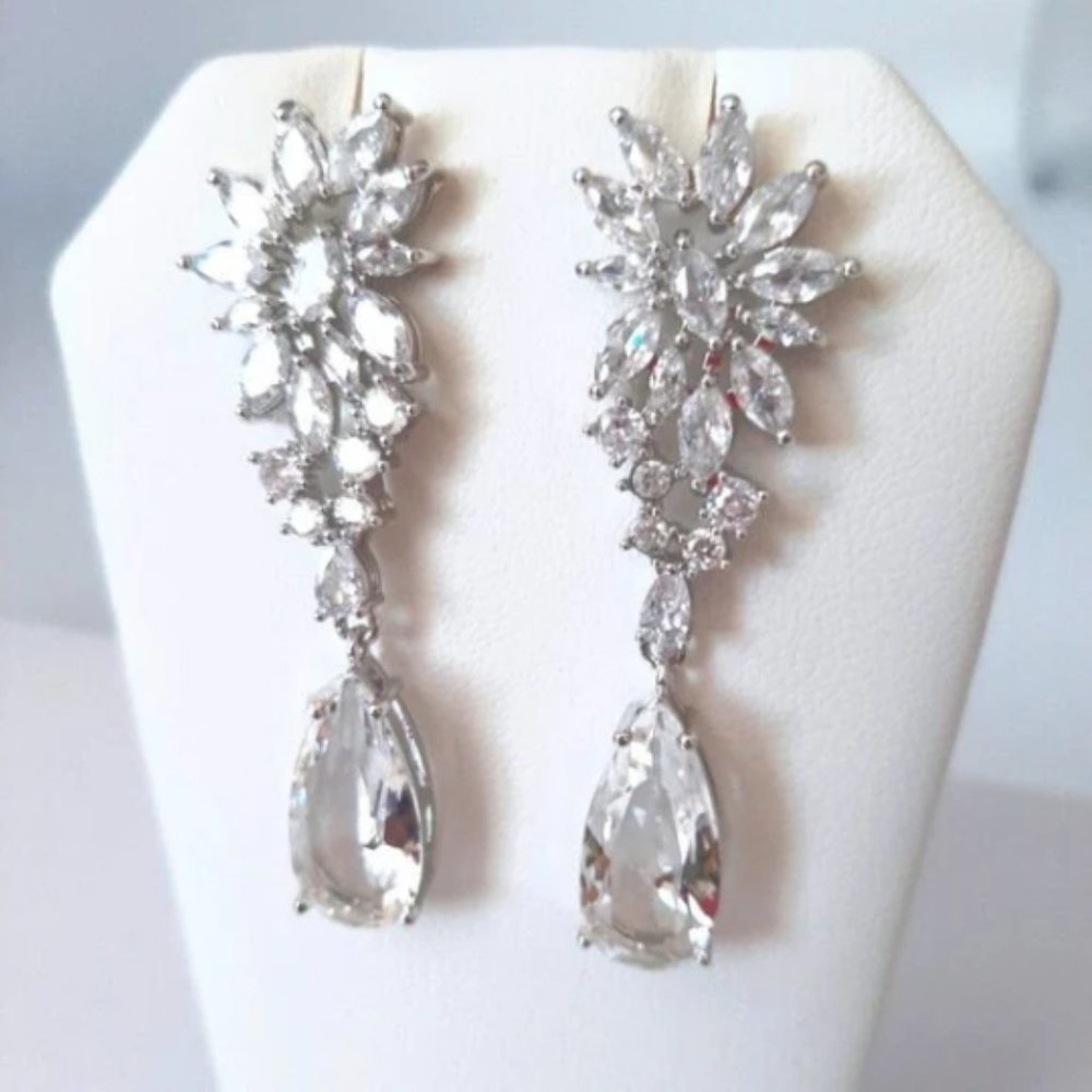 18k White Gold Plated Silver Crystal Wedding Bridal Dangle Drop Earrings!